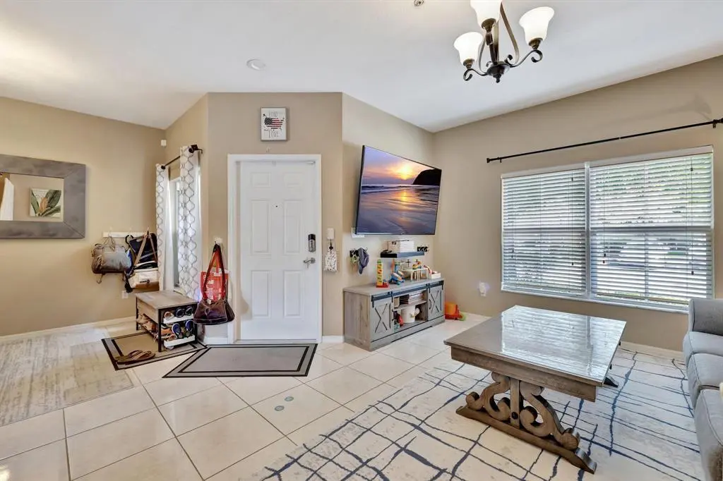 2851 W PROSPECT Road 1209, Tamarac, FL – photo 4