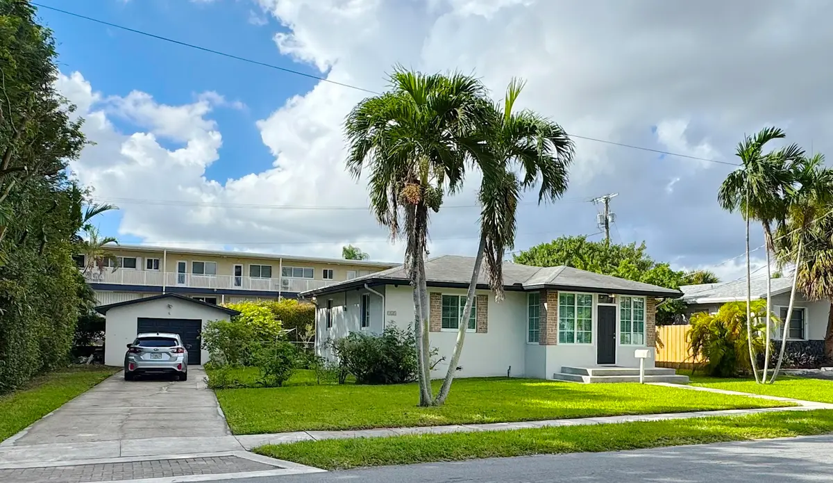 IMG_4888 at 133 SE 2nd Street, Dania Beach