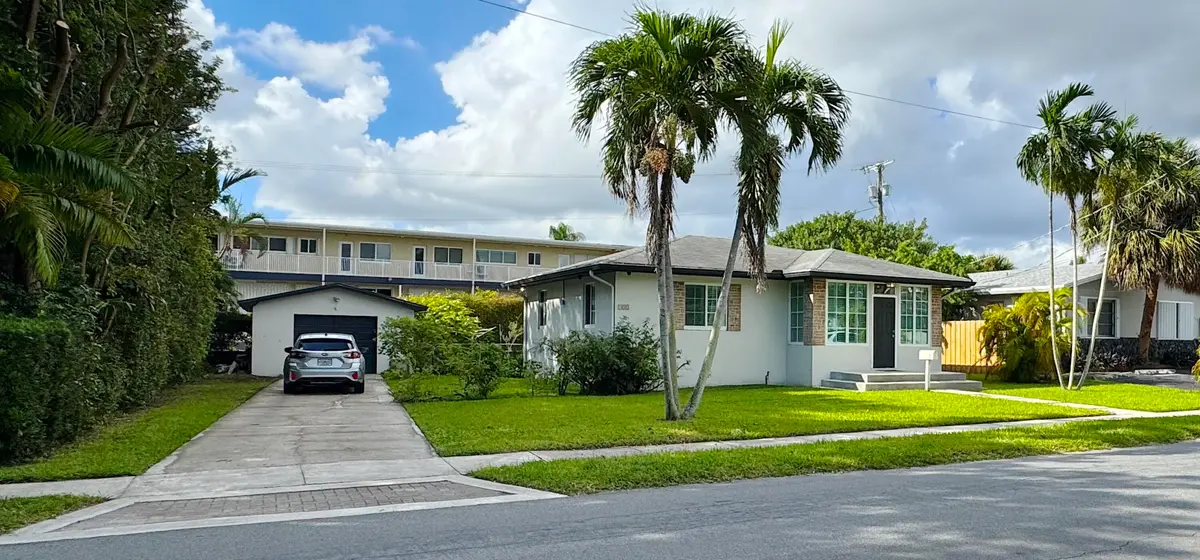 IMG_4889 at 133 SE 2nd Street, Dania Beach