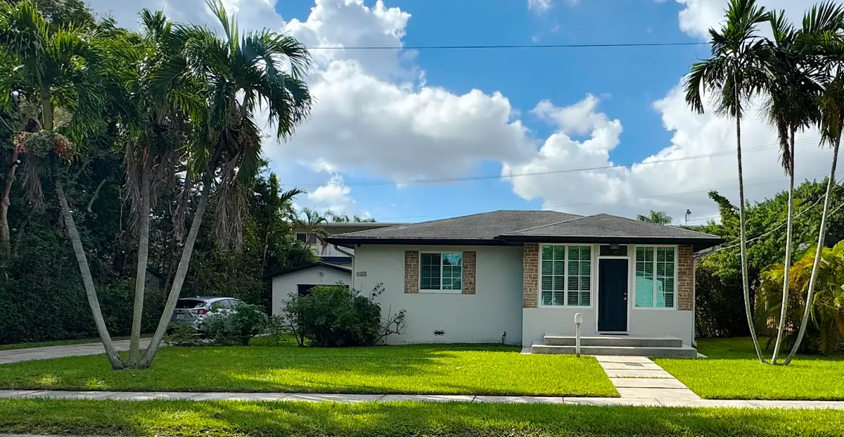 IMG_4895 at 133 SE 2nd Street, Dania Beach