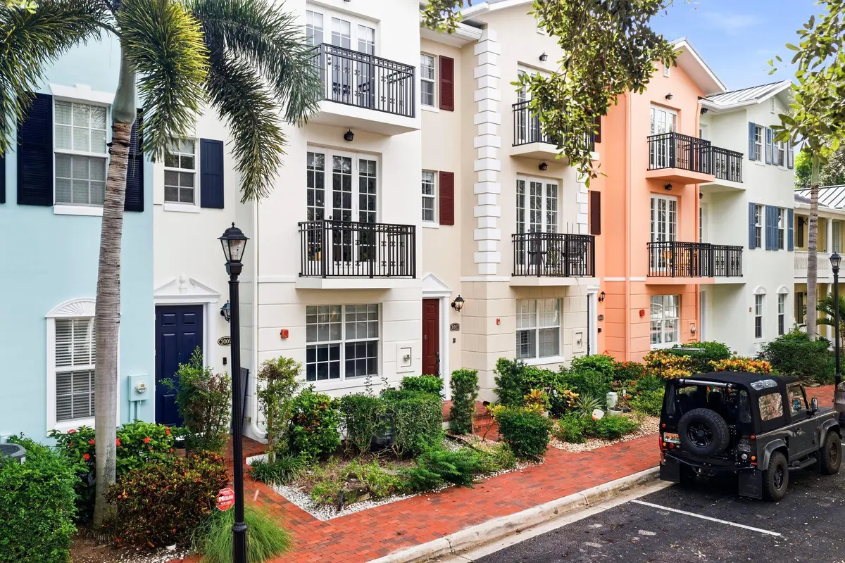 Exterior Front at 1009 W Heritage Club Circle, Delray Beach