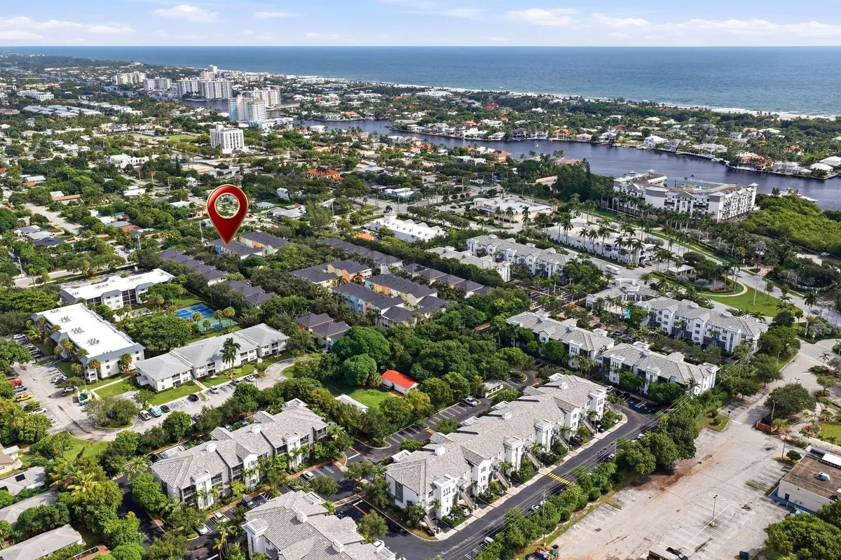 Aerial picture at 1009 W Heritage Club Circle, Delray Beach