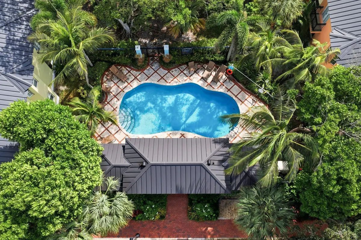 Pool at 1009 W Heritage Club Circle, Delray Beach