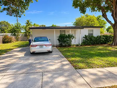 5260 NE 16TH Avenue, Pompano Beach – Single Family Residence for rent