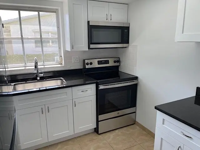 Kitchen at 2636 EMORY Drive H, West Palm Beach