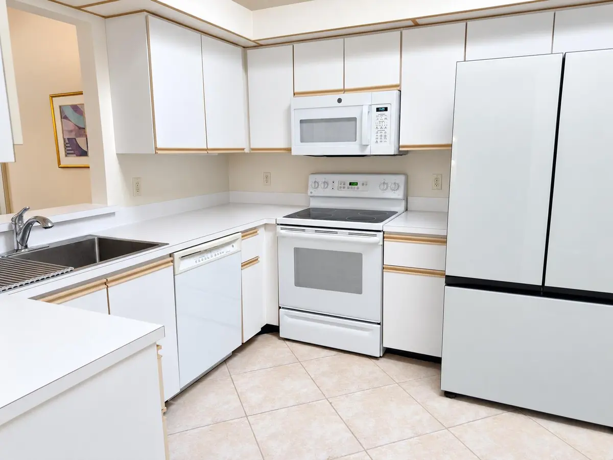 Kitchen at 6364 Kings Gate Circle, Delray Beach