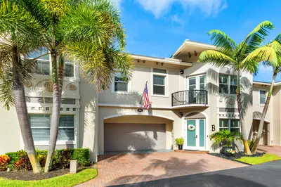 1840 HIGHLAND GROVE Drive, Delray Beach – Townhouse for sale