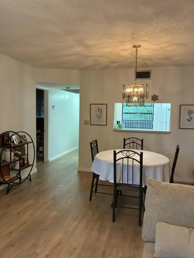 1000 COLONY POINT Circle 404, Pembroke Pines – Condominium for sale