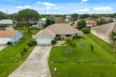 674 SW LUCERO Drive, Port St. Lucie – Single Family Residence for sale