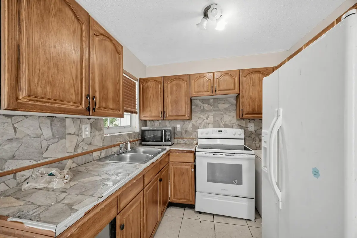 19_26438_SW_134th_Ave-Kitchen-0296 at 26438 SW 134TH Avenue, Homestead