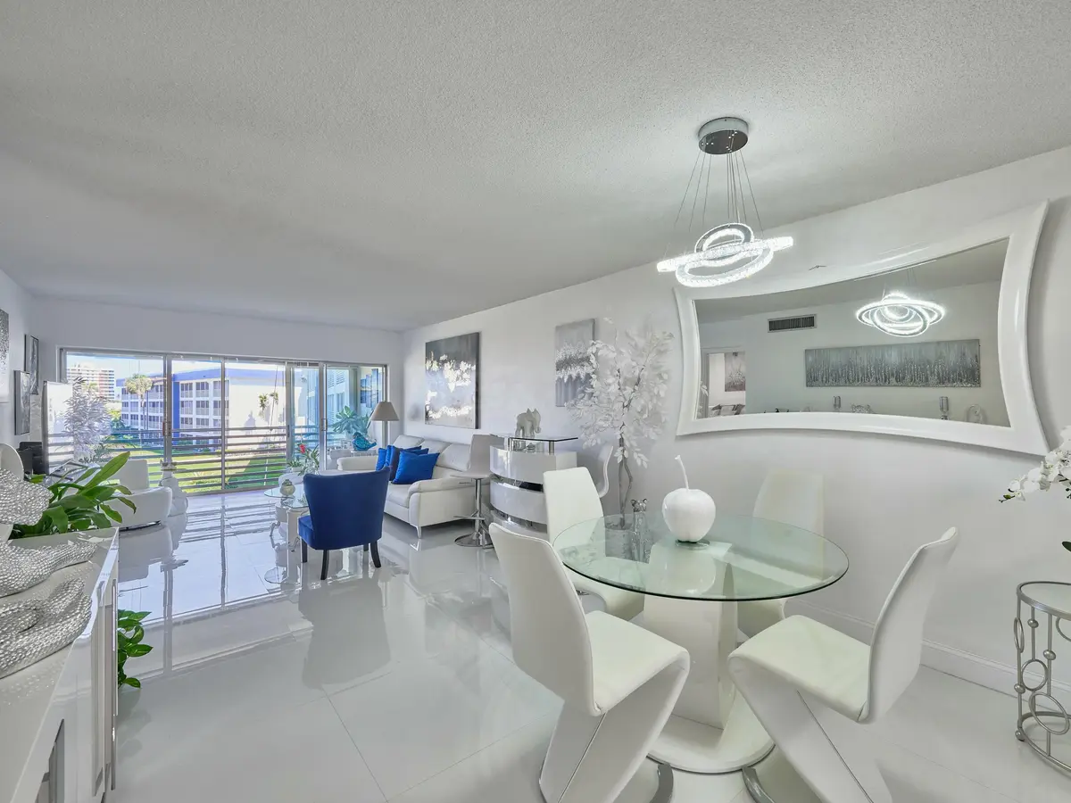 Great Room at 3421 Spanish Trail 330, Delray Beach