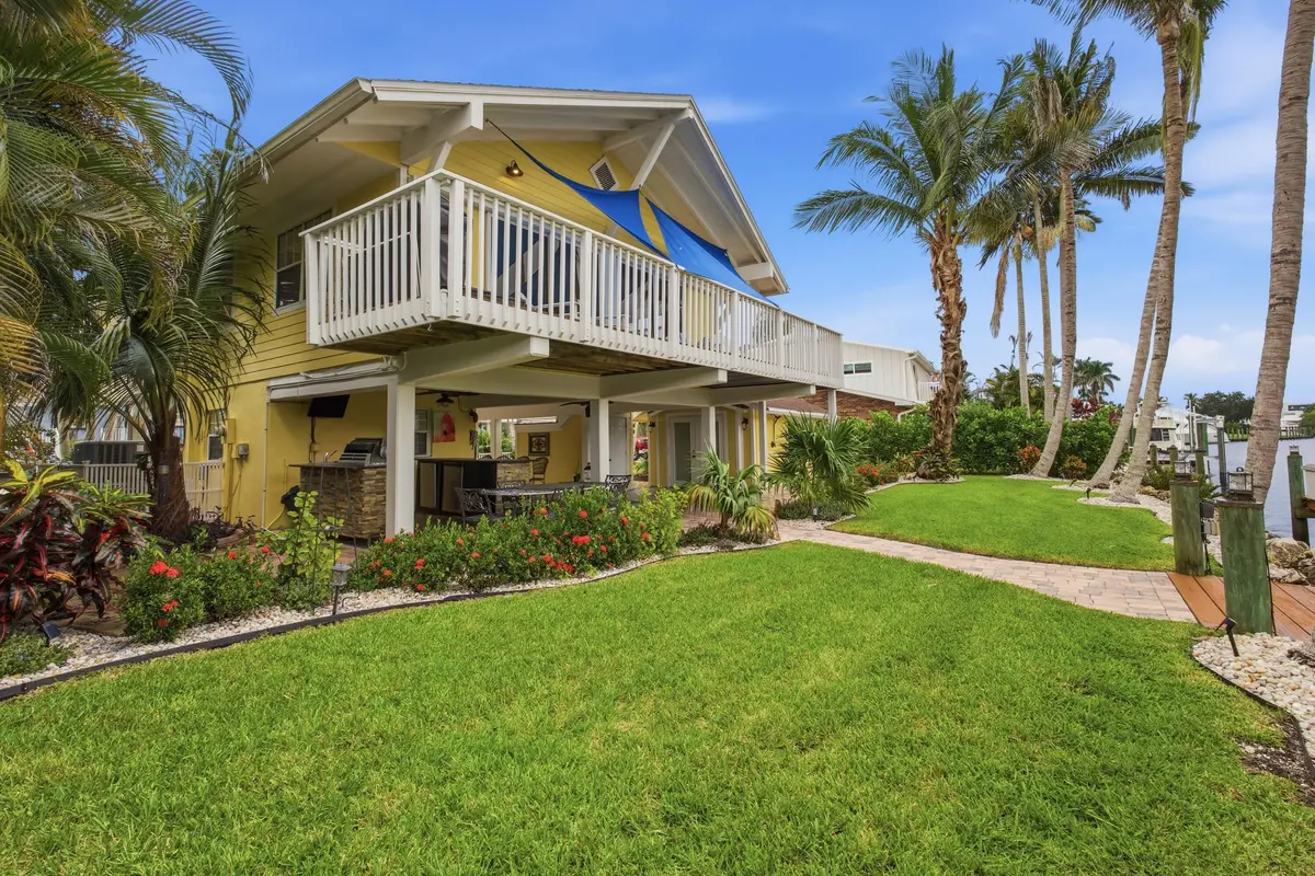 7_closeupbackyard at 690 SW Salerno Road, Stuart