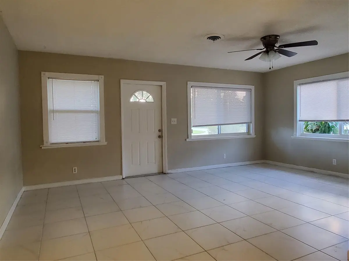 Photo 3 at 123 SW 17th Street, Pompano Beach
