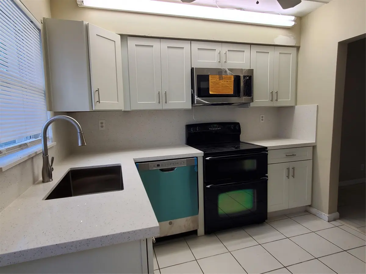 Photo 5 at 123 SW 17th Street, Pompano Beach