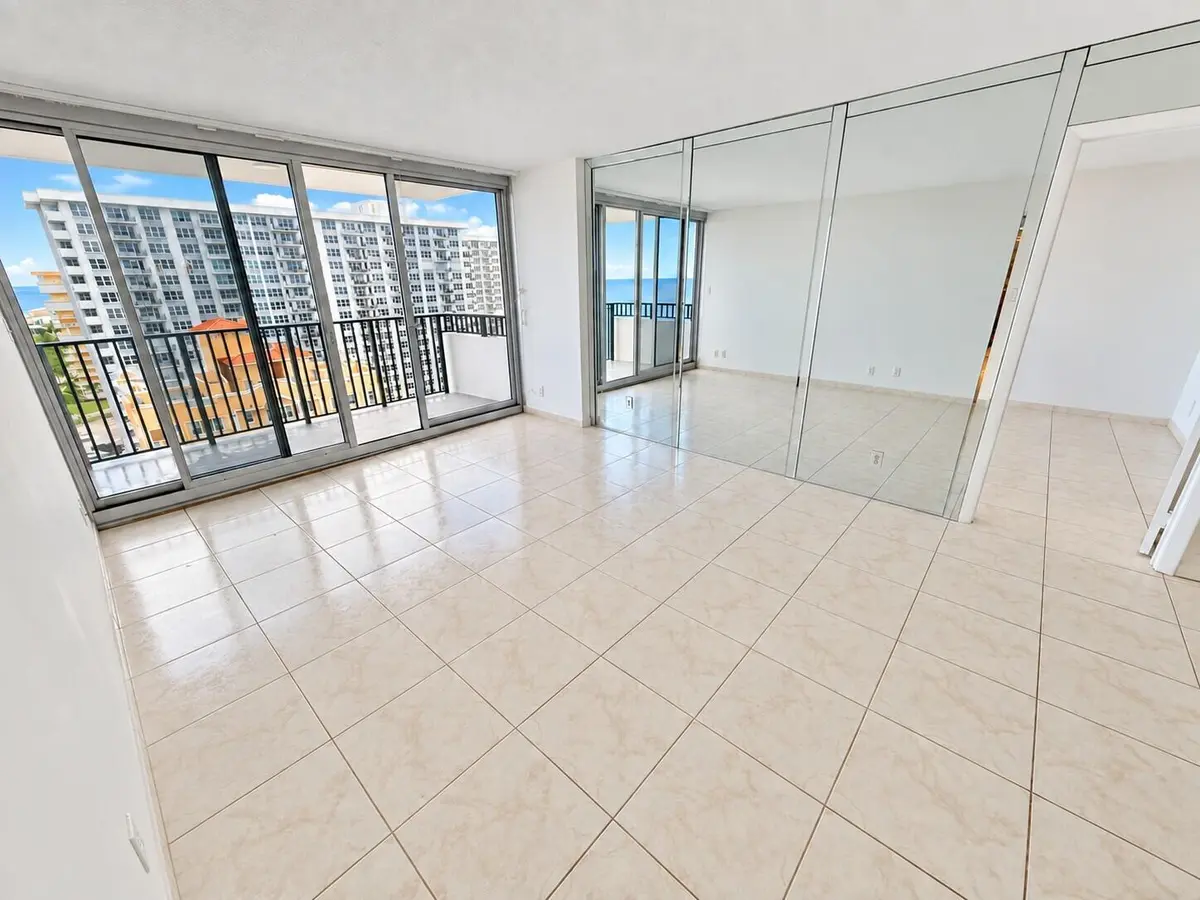 Living room at 525 N OCEAN Boulevard 1621, Pompano Beach