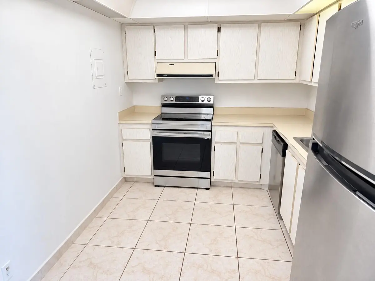 Kitchen at 525 N OCEAN Boulevard 1621, Pompano Beach