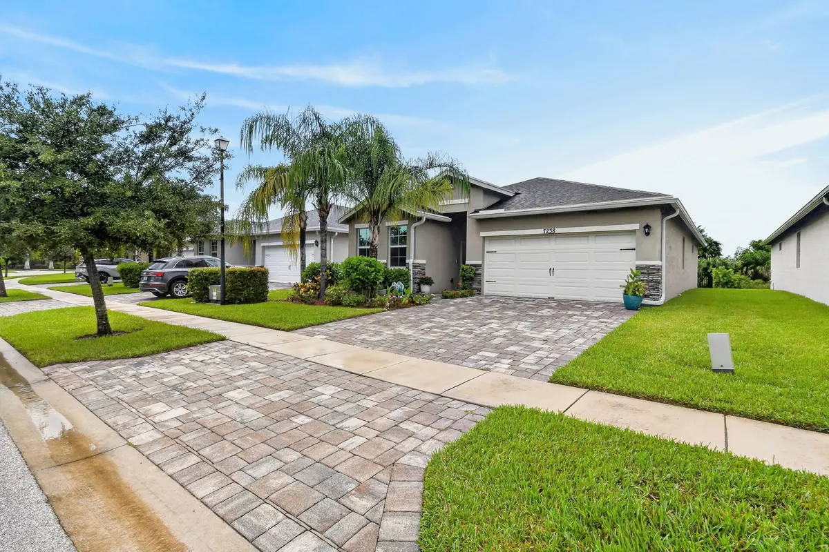 7238SEPineValleyCt(3) at 7238 SE Pine Valley Court, Hobe Sound