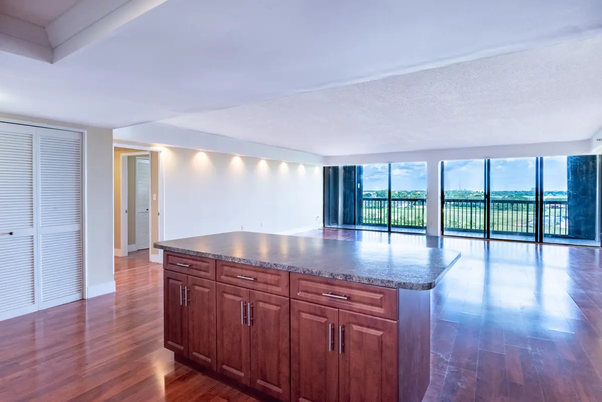 © Clark- 2480 Presidential Way 903-009 at 2480 PRESIDENTIAL Way 903, West Palm Beach