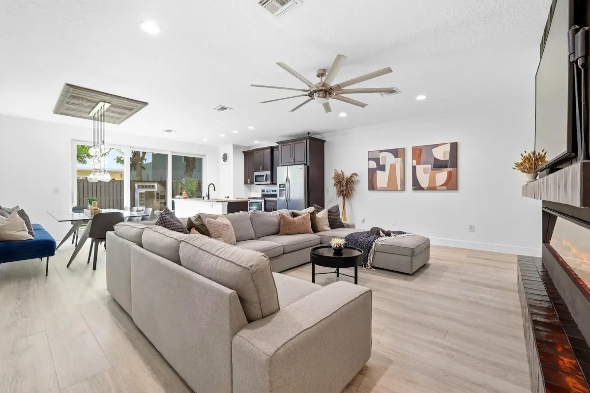 Living Room at 3122 Shelby Way, Palm Springs