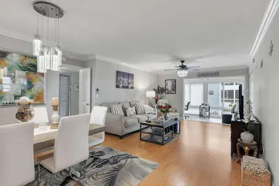 17 COLONIAL CLUB Drive 205, Boynton Beach – Condominium for sale