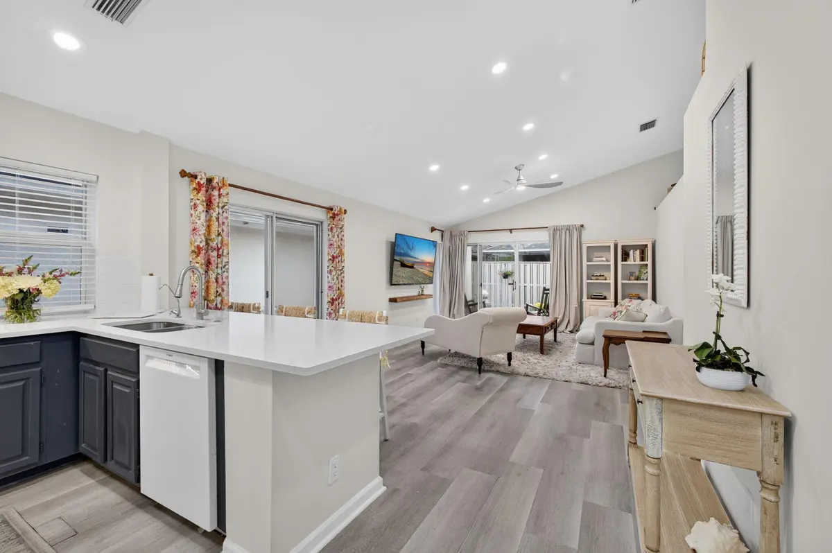 6-web-or-mls-5D1A0259 at 7 GOVERNORS Court, Palm Beach Gardens