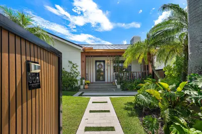 386 Palmetto Street, West Palm Beach – Single Family Residence for sale