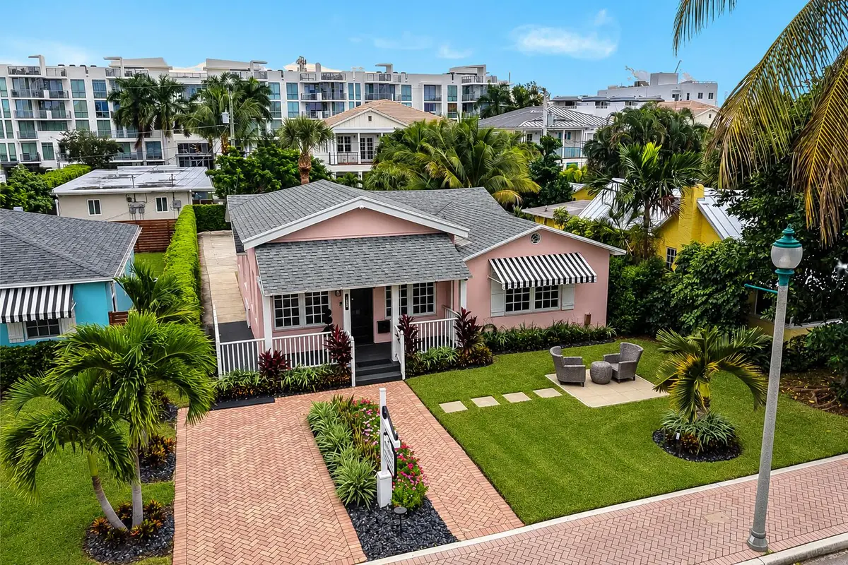 Freshly cleaned paths and rooftops-7 at 123 S SWINTON Avenue, Delray Beach
