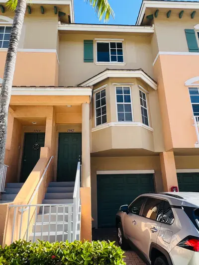 1942 NE 5TH Street, Boynton Beach – Townhouse for rent