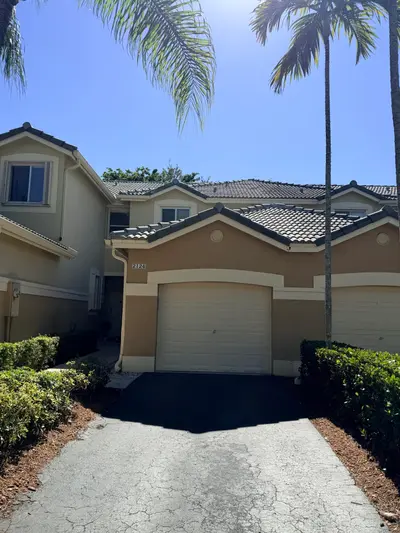 2124 HACIENDA Terrace, Weston – Townhouse for rent