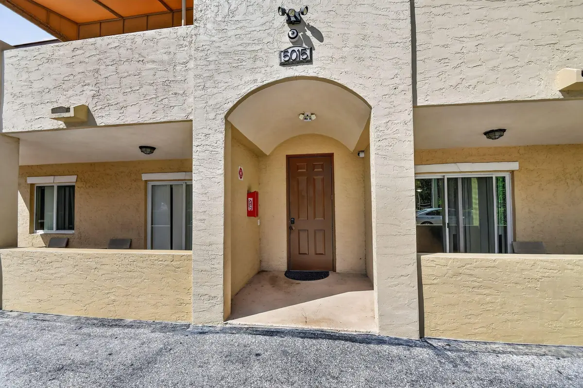 4-web-or-mls-DSC_1318 at 5015 N FLAGLER Drive, West Palm Beach