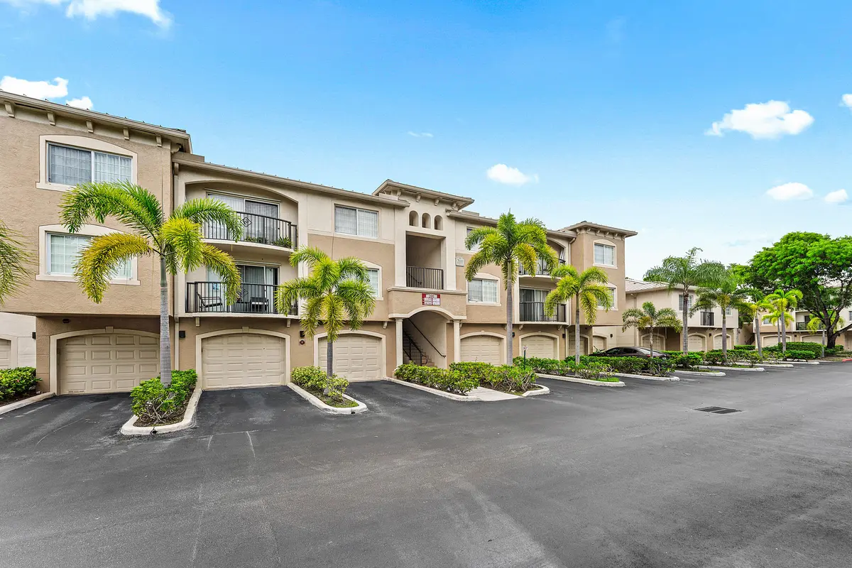 002-200CrestwoodCourtNorth-211-RoyalPalm at 200 Crestwood Court 211, Royal Palm Beach