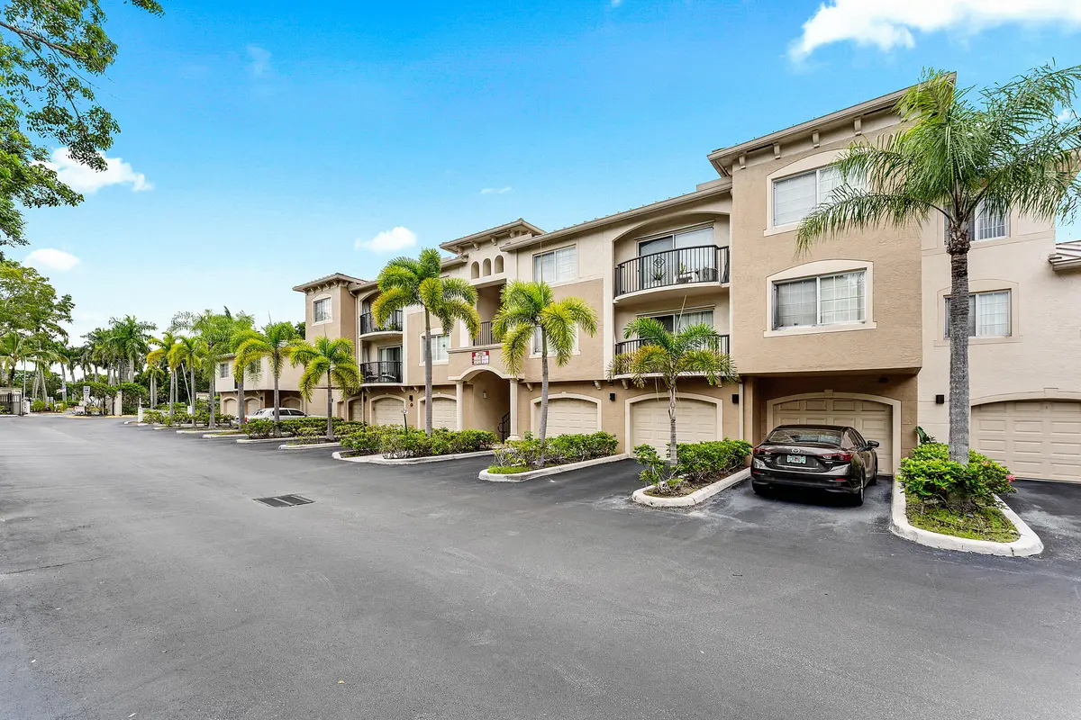 003-200CrestwoodCourtNorth-211-RoyalPalm at 200 Crestwood Court 211, Royal Palm Beach