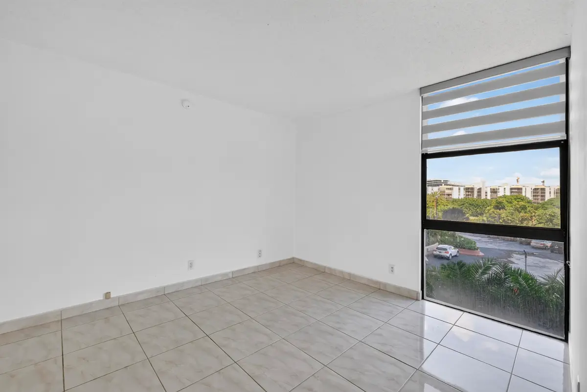 33-8I8A9530 at 20301 W COUNTRY CLUB Drive 523, Aventura