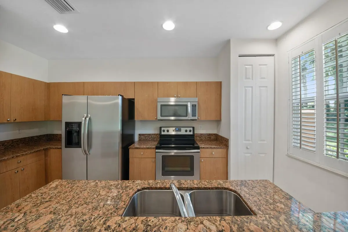 Granite Counters at 7399 BRIELLA Drive, Boynton Beach