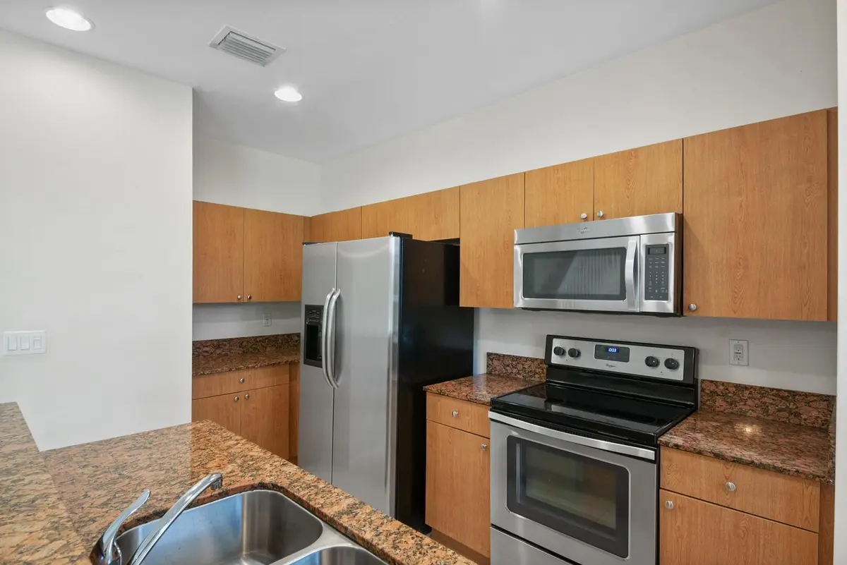 Stainles Steel Applainces at 7399 BRIELLA Drive, Boynton Beach