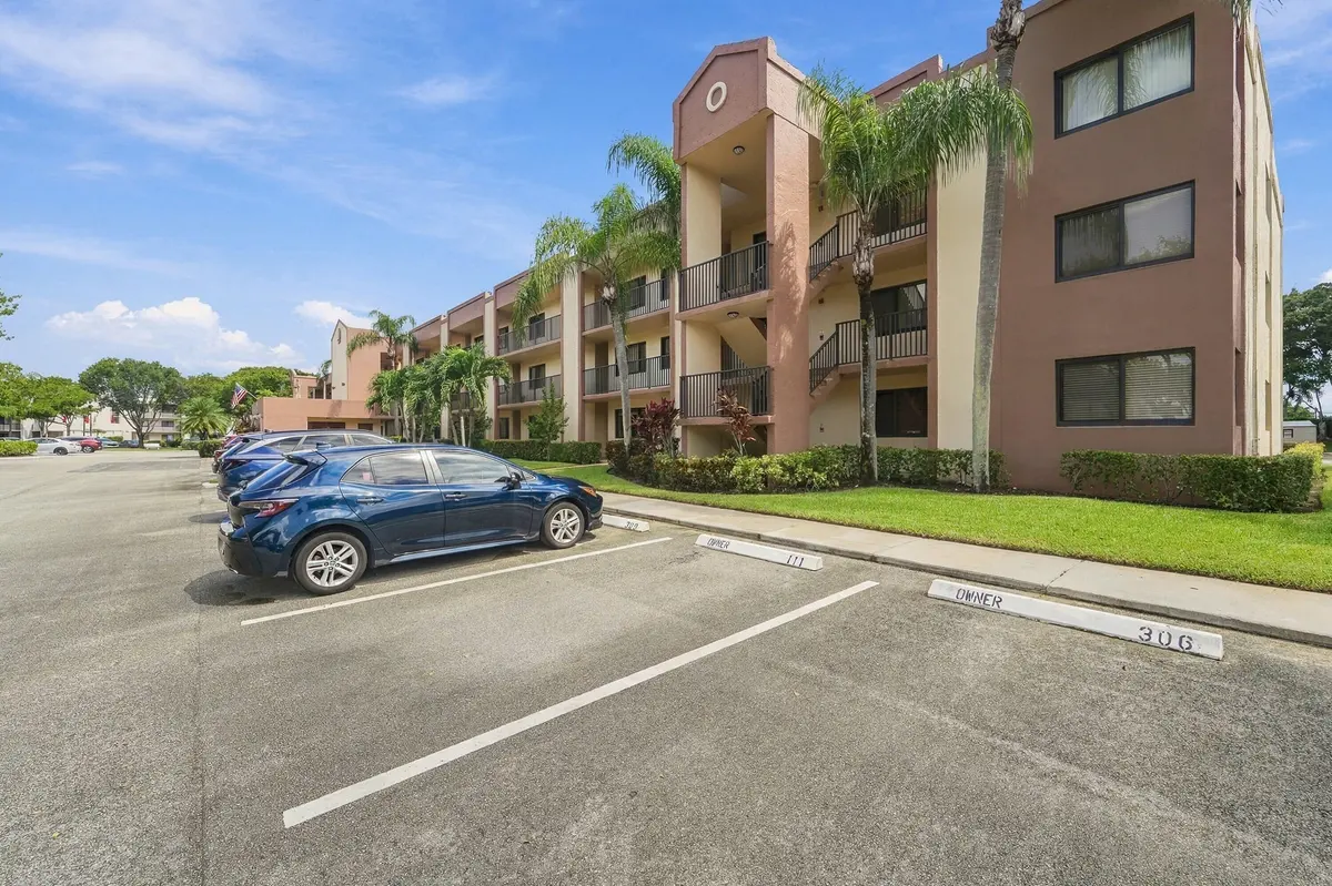 01_parking at 10607 W CLAIRMONT Circle 109, Tamarac