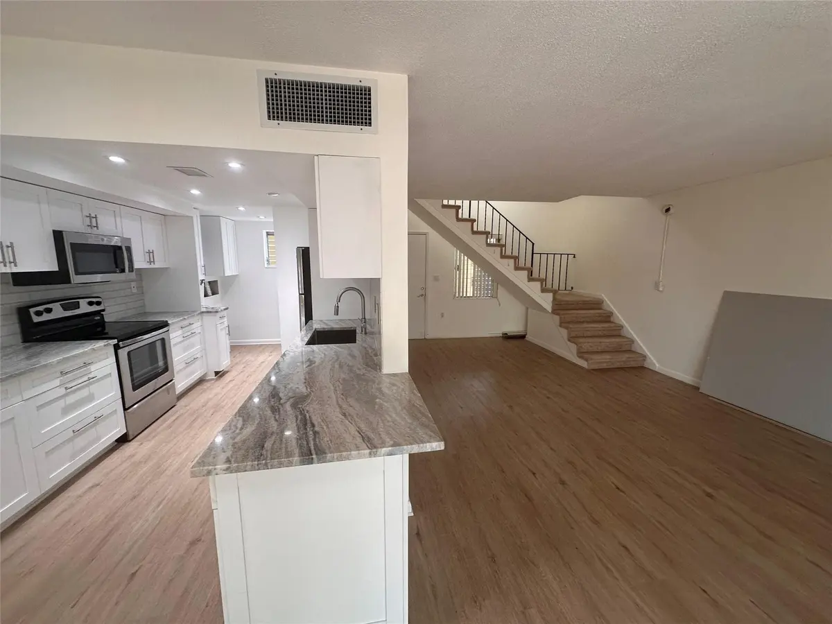 Photo 6 at 1501 SE 15TH Street 3-4, Fort Lauderdale