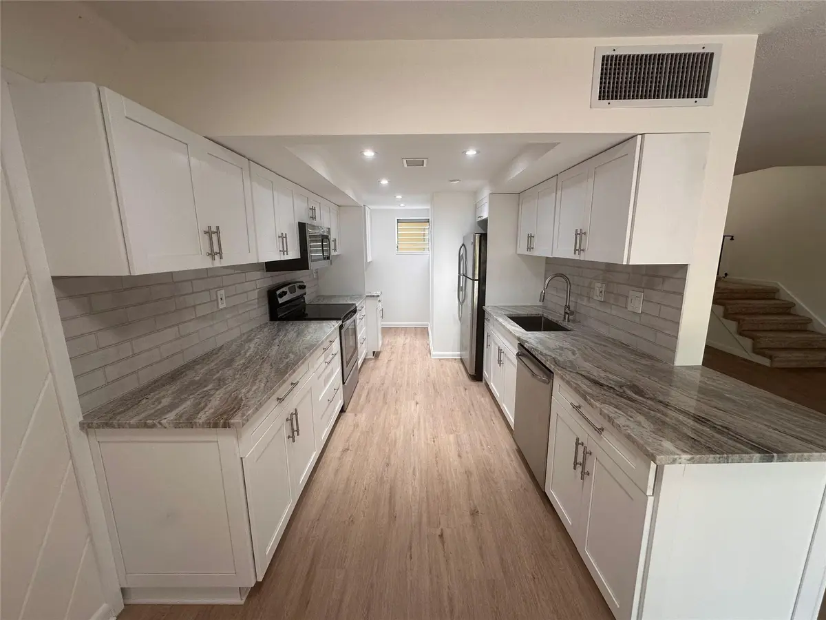 Photo 7 at 1501 SE 15TH Street 3-4, Fort Lauderdale