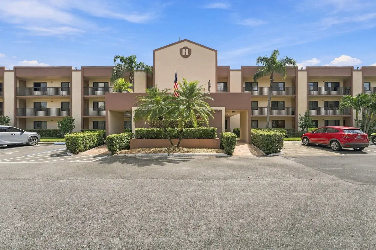 02_out buildings at 10607 W CLAIRMONT Circle 109, Tamarac