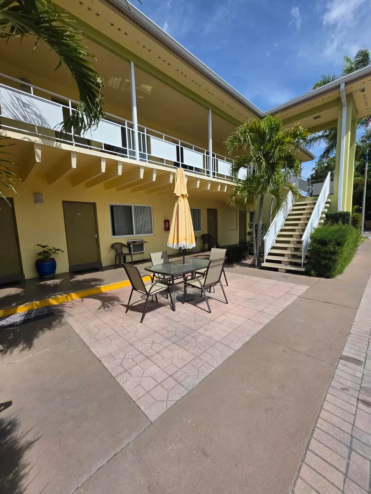 Outdoor Courtyard at 911 N Federal Highway 101, Lake Worth Beach