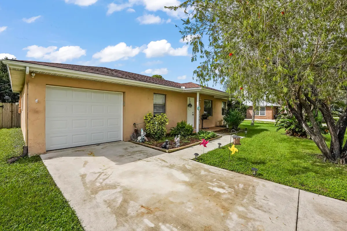 02 Front 02 at 2322 SE Bounty Avenue, Port St. Lucie