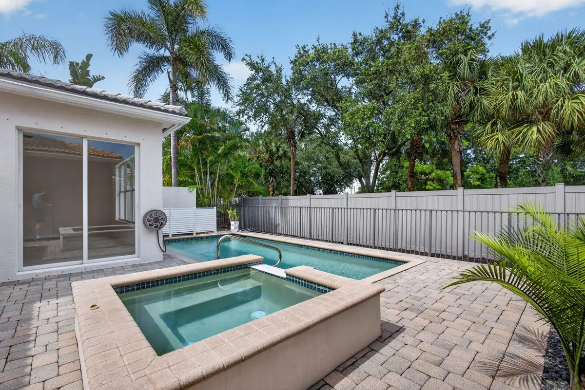 Spa / Pool at 207 ISLE VERDE Way, Palm Beach Gardens