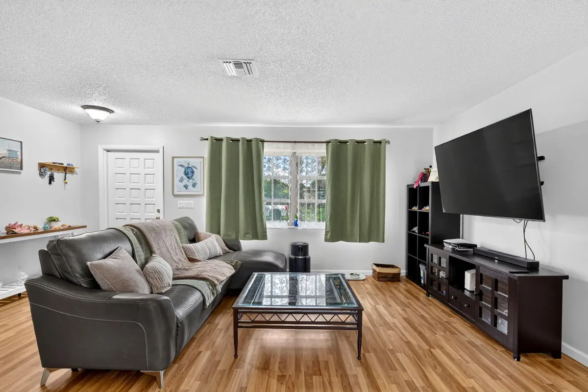 9-web-or-mls-5P1A5883 at 774 SE Elwood Avenue, Port St. Lucie