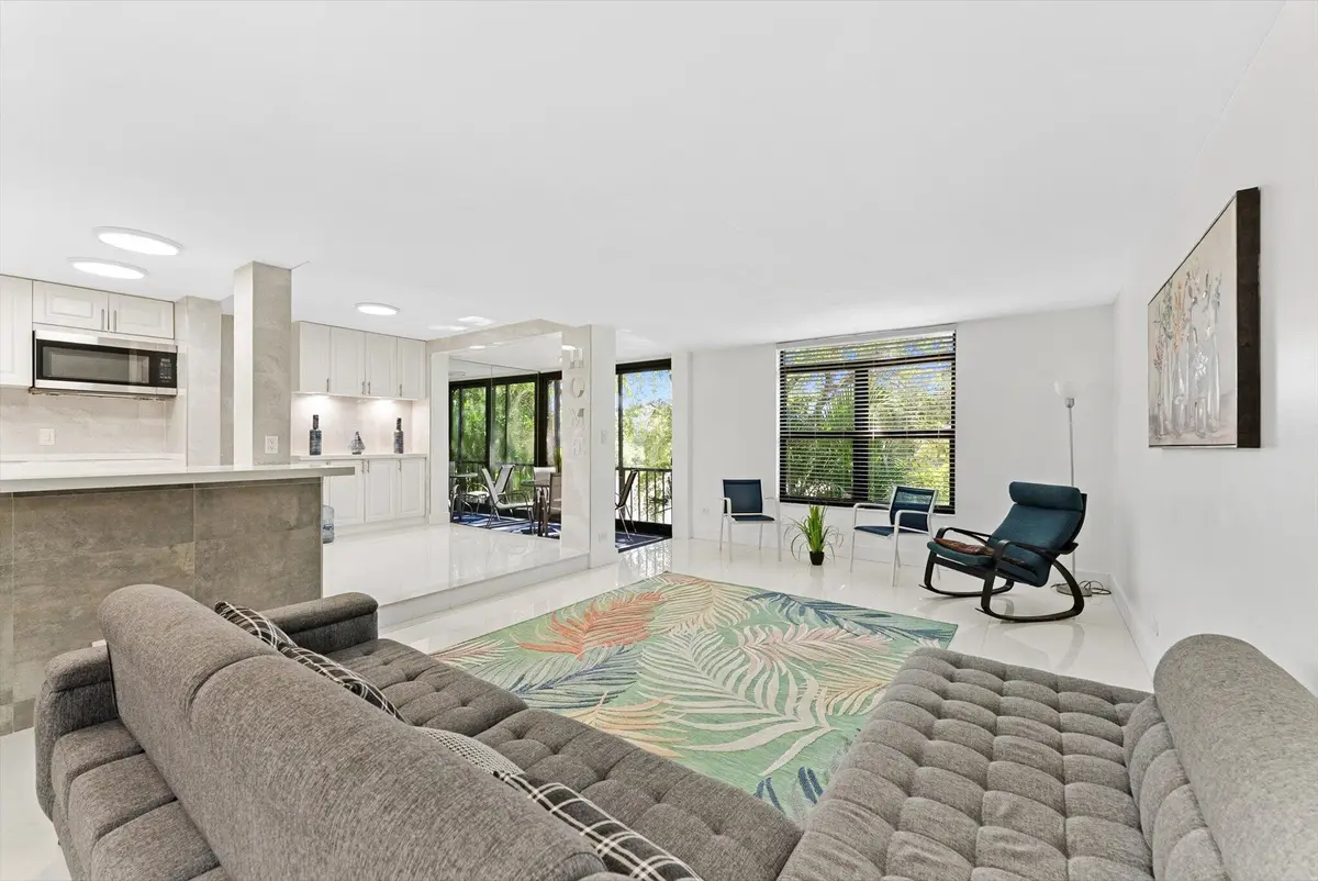 Living at 3730 INVERRARY Drive 2L, Lauderhill