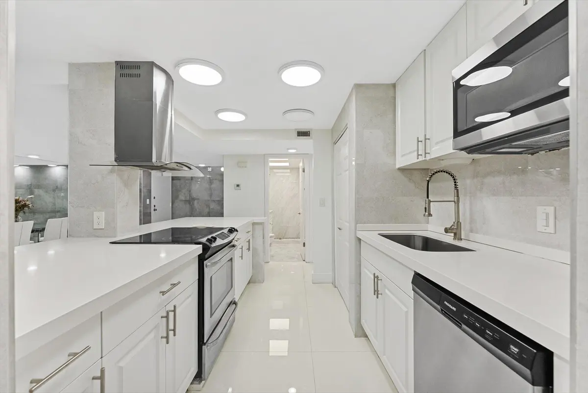 Kitchen at 3730 INVERRARY Drive 2L, Lauderhill