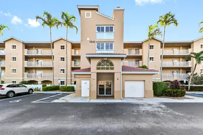 5842 Crystal Shores Drive 207, Boynton Beach – Condominium for rent