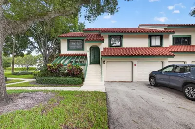 10 Lexington Lane A, Palm Beach Gardens – Condominium for rent