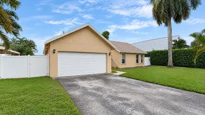 118 MOHIGAN Circle, Boca Raton – Single Family Residence for rent