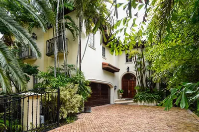 446 Brazilian Avenue, Palm Beach – Townhouse for rent