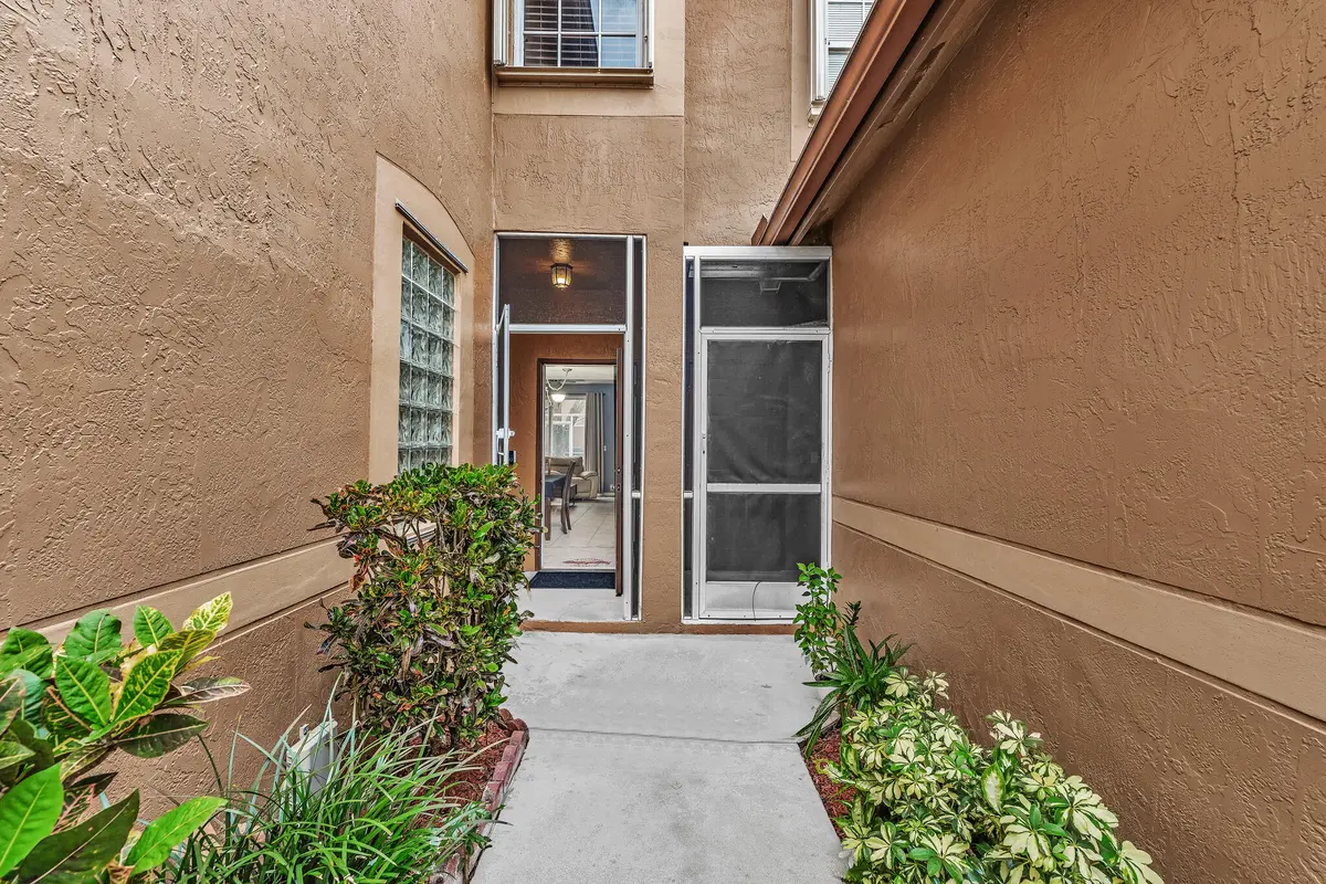 FPP00016 at 1561 Barcelona Way, Weston